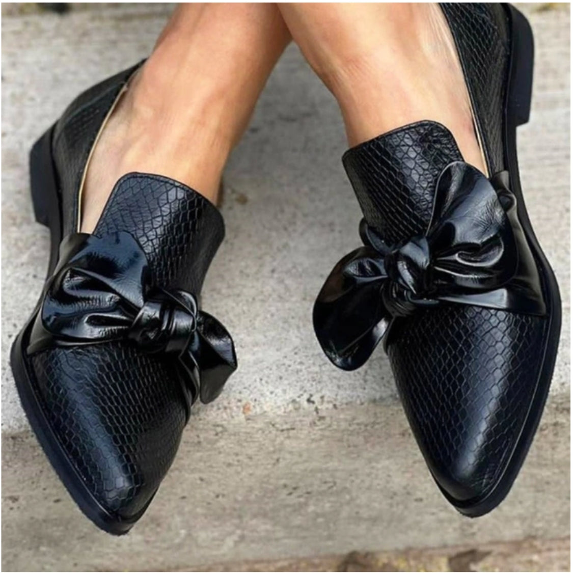 Loafers With Bow Detail