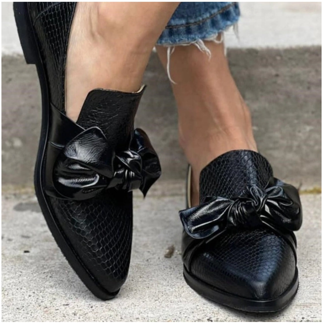 Loafers With Bow Detail