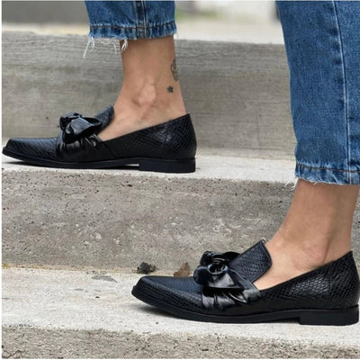 Loafers With Bow Detail