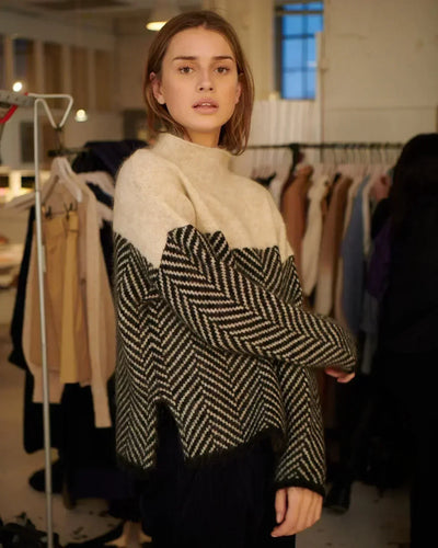 Léonie | Comfortable Roll Neck