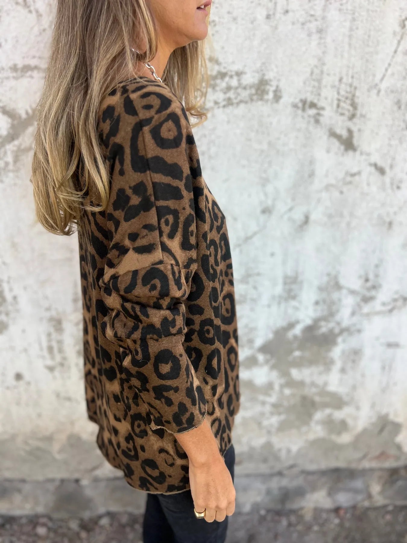 Margaret - Round Neck Leopard Print Blouse